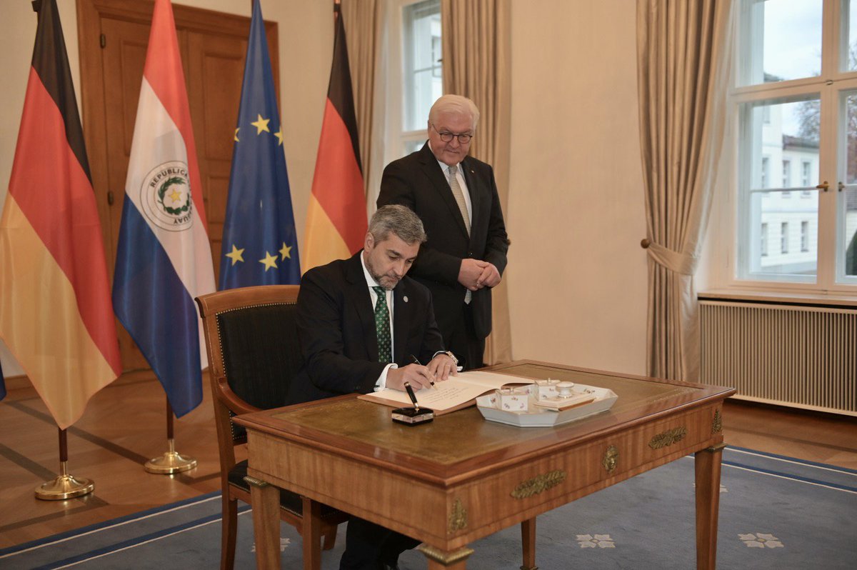 El mandatario <a href="/MaritoAbdo/">Marito Abdo</a> fue recibido por el Presidente de la República Federal de Alemania,  Frank-Walter Steinmeier, en el Palacio Bellevue. Los gobernantes coincidieron en el interés de ampliar las relaciones comerciales entre 🇵🇾🇩🇪, y de avanzar en el acuerdo Mercosur-UE.