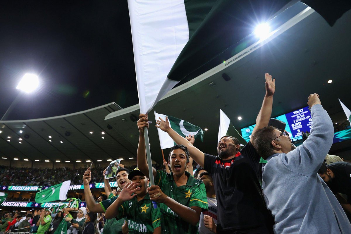 TheRealPCB's tweet photo. Scenes at the SCG 🎊🙌

#WeHaveWeWill | #T20WorldCup | #NZvPAK https://t.co/r15qUjVyFX