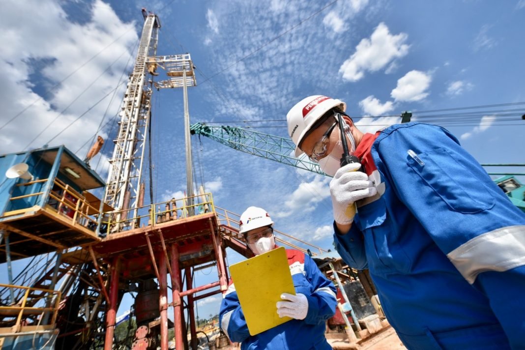 RamlanAji1's tweet photo. Wow Pengamat Puji Kinerja Pertamina: Sudah Sejajar Perusahaan Migas Internasional. 
Emg kinerjanya hebat ini 👏🏻
https://t.co/ESRHrnUZBl https://t.co/oLRhs5ZSO4