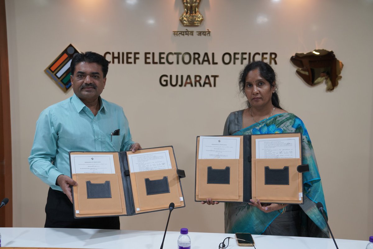 CEOGujarat's tweet photo. ચૂંટણીમાં મહત્તમ મતદારોની સહભાગિતા સુનિશ્ચિત કરવા આજે રજિસ્ટ્રારશ્રી, સહકારી મંડળીઓ સાથે #MoU કરવામાં આવ્યો.

#CEOGujarat #MoU #RegistrarOfCooperativeSocieties #AccessibleElections #AVSAR #EveryVoteCount #GujaratElections2022 https://t.co/TH5QUdJ4s7