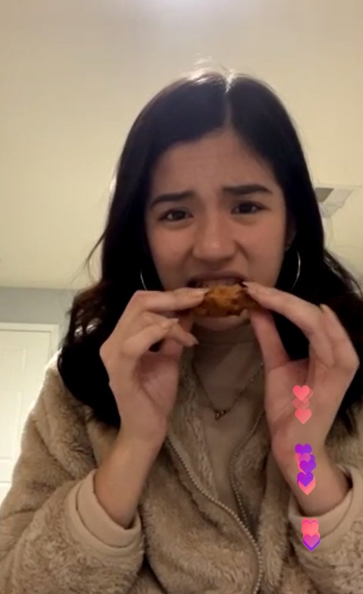 m : uy, ano yan?
a : chicken nugget. gusto mo?