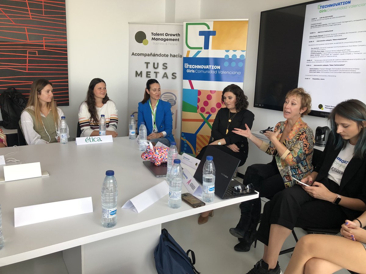 TalentGrowthM's tweet photo. 𝗧𝗮𝗹𝗲𝗻𝘁 𝗚𝗿𝗼𝘄𝘁𝗵 𝗠𝗮𝗻𝗮𝗴𝗲𝗺𝗲𝗻𝘁 𝗼𝗿𝗴𝗮𝗻𝗶𝘇𝗮 𝘂𝗻 𝗲𝗻𝗰𝘂𝗲𝗻𝘁𝗿𝗼 𝗱𝗲 𝗺𝘂𝗷𝗲𝗿𝗲𝘀 𝗲𝗻 𝗧𝗲𝗰𝗵 👩🏻💻 junto a @technovation 🇷🇴
Escuchamos a @MJValeroSancho, CEO de #TalentGMBP y embajadora de #TechnovationGirlsCV
«Estamos aquí porque algo nos mueve» https://t.co/WE0NLIcpNh