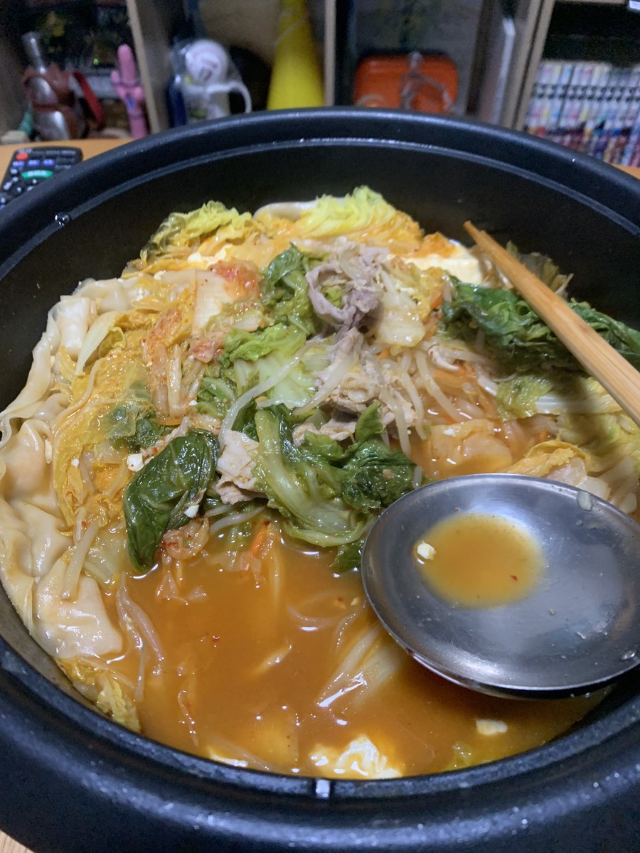 mainichinabeo's tweet photo. 今日はキムチ鍋追加。レモン鍋完全に消えた。てか昨日の〆で汁がほぼ消えてた
#毎日おなべ #なべ #おいしい #鍋は洗わない #白菜は手ちぎり https://t.co/ytzli9C1m1