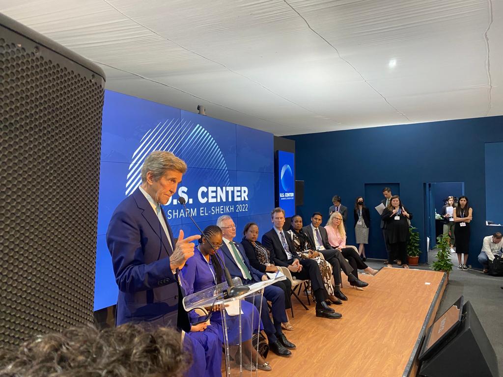 DamilolaSDG7's tweet photo. Today, at the #USPavilion with Sec. John Kerry, US @ClimateEnvoy, we discussed @USAGov's new effort launched to scale up private capital to accelerate the deployment of #renewables and retirement of fossil fuel assets in developing countries.
#COP27
#SDG7atCOP27
@SEforALLorg https://t.co/VTODu0BTZr