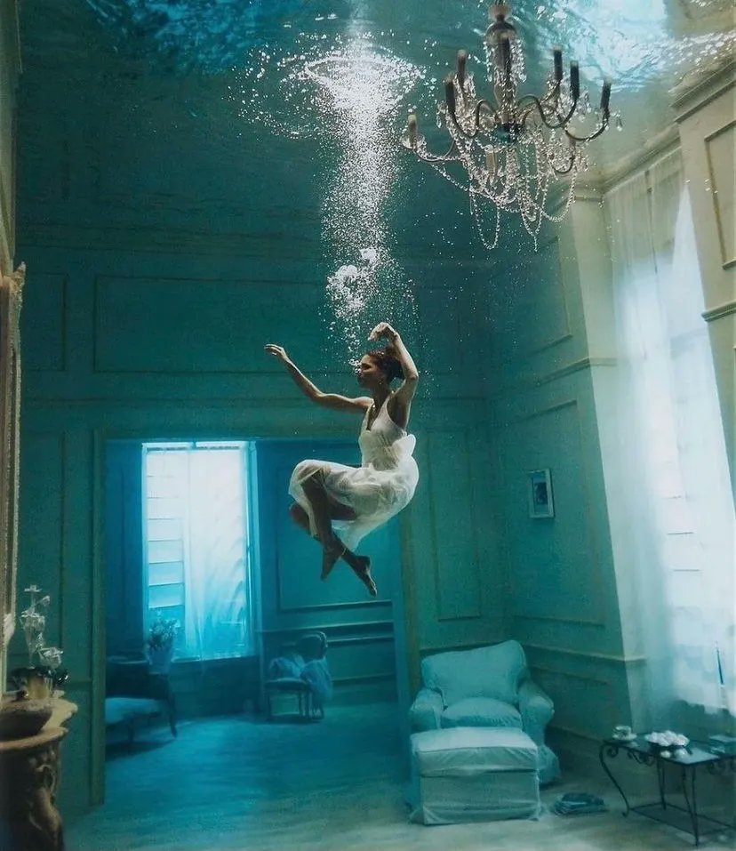 NOWNESS's tweet photo. #InResidence A still from Phoebe Rudomino and Tim Walker’s body wash commercial ‘Imagine’ for Johnson & Johnson💦 https://t.co/iFFQCHAUuV