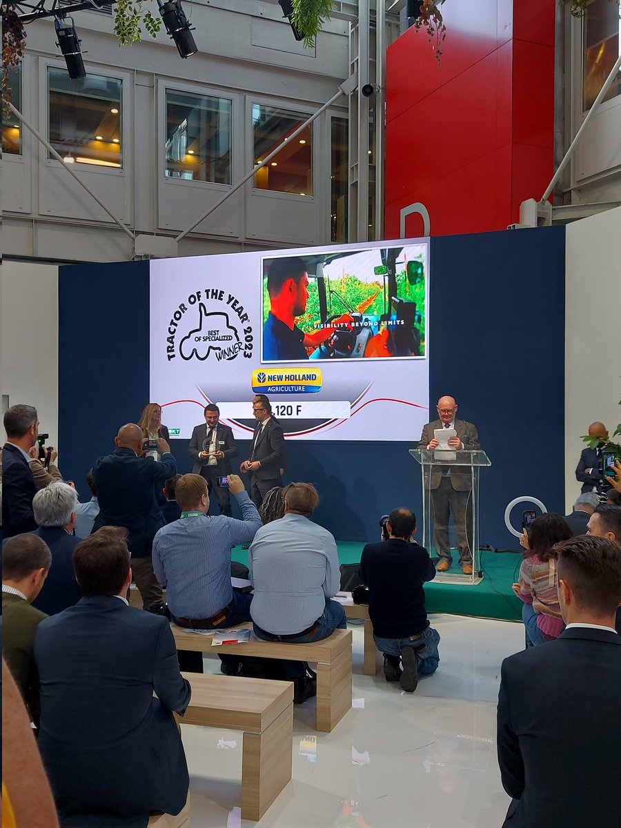FederUnacoma's tweet photo. 📣🎉 Categoria BEST OF SPECIALIZED di Tractor of the year 2023
🏆 The winner is... 

🥇New Holland T4.120 F di @NewHollandAG 🎉

#eima2022
#eimainternational #tractors #TractorOfTheYear #TOTY #toty2023 https://t.co/cEHWeyjtOU