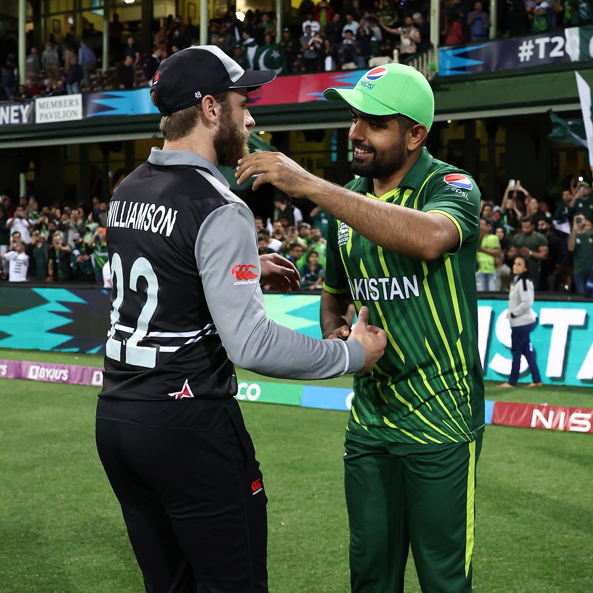 cricinfo's tweet photo. 💚🖤 https://t.co/9u9hcBONUH