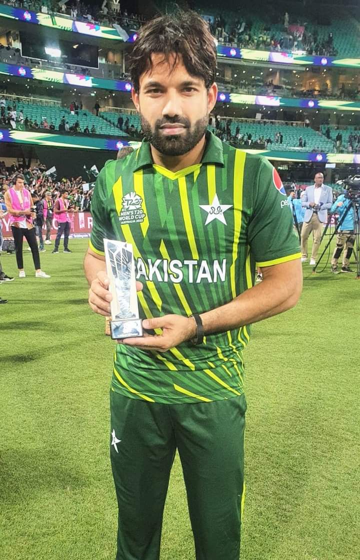 ArifPeer7's tweet photo. شاہینوں نے بڑھادی قوم کی شان، فائنل میں پہنچ گیا پاکستان.
I love my Pakistan ❤️😘
Pakistan Zindabad ❤️🇵🇰
Pakistan qualify for the ICC T20 world cup 2022 (FINAL)..
#WeHaveWeWill 
#PakitanCricketTeam https://t.co/MFiPiycSvY