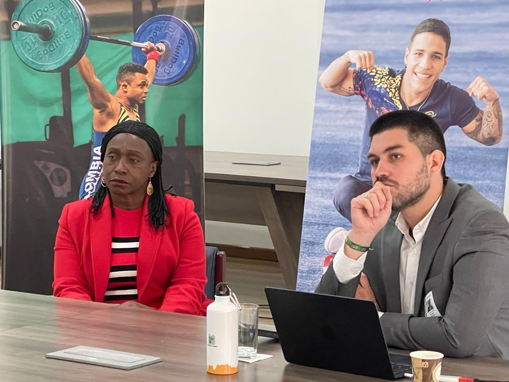 OspinaSanti's tweet photo. Más que reuniones y fotos, la gestión por @asointermedias es con resultados. Así lo hicimos con  @MinDeporteCol y su Ministra @UrrutiaOcoro y seguiremos buscando acercamientos con los diferentes Ministerios ,haciendo seguimiento a compromisos para lograr una gestión efectiva!! https://t.co/cyuc031epL
