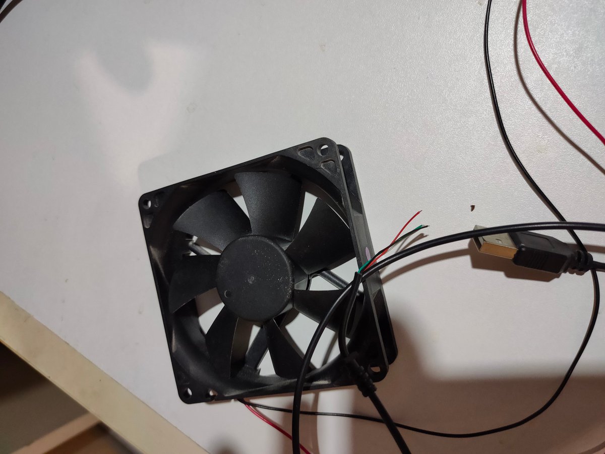 Gu_Ol_'s tweet photo. an additional cooler for the power supply unit powered by a USB cable
#electronics #craftmade #crooked_hands #computers https://t.co/WZfJit54FW