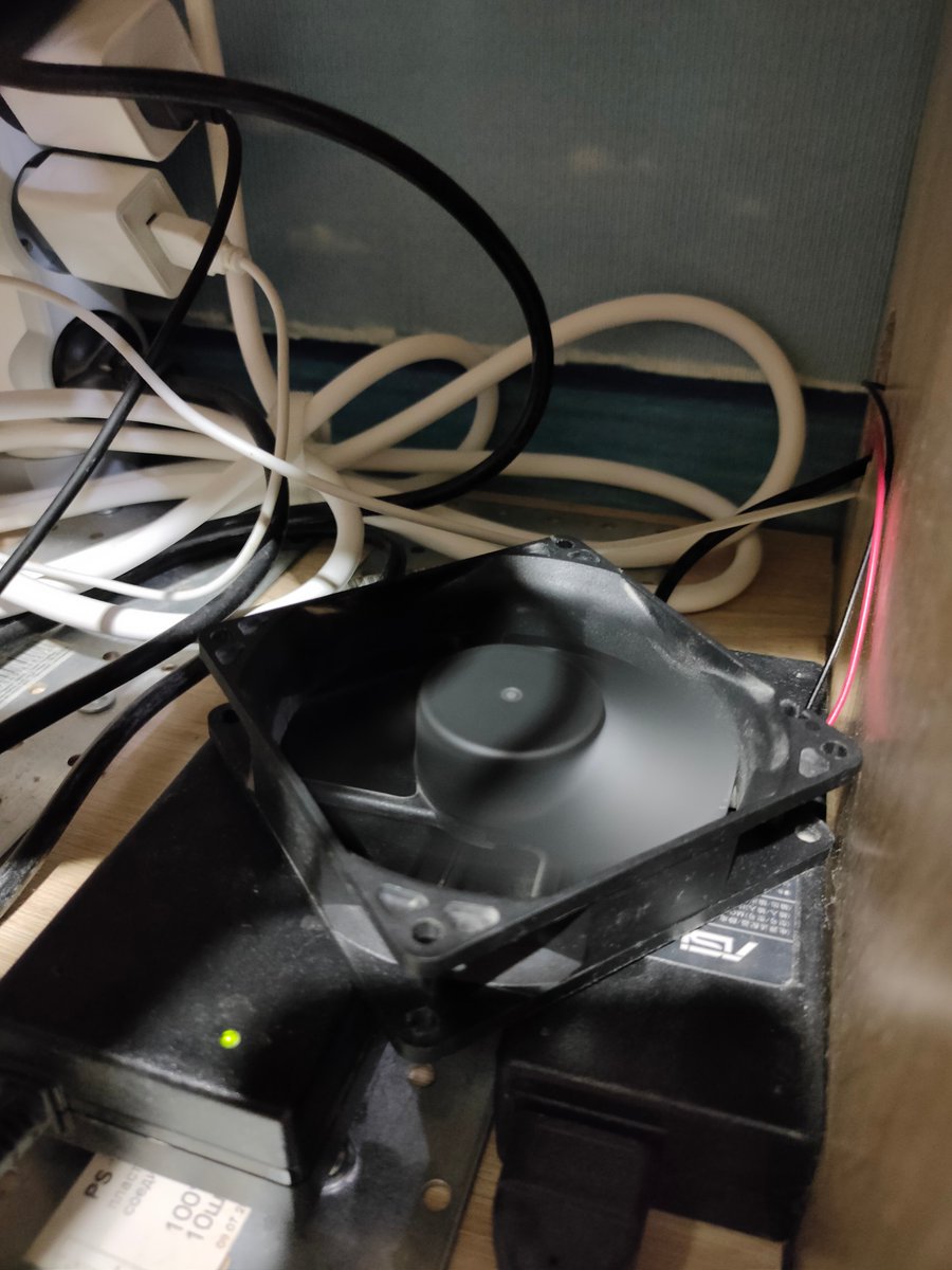 Gu_Ol_'s tweet photo. an additional cooler for the power supply unit powered by a USB cable
#electronics #craftmade #crooked_hands #computers https://t.co/WZfJit54FW