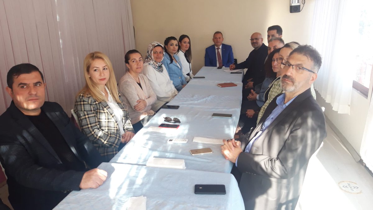 mem_yunusemre's tweet photo. İlçemiz Anaokulu Müdürleri ile Okul öncesi eğitimi yaygınlaştırma ve aile eğitimleri çalışmalarının ele alındığı toplantı yapıldı. https://t.co/zhmUd3kecg