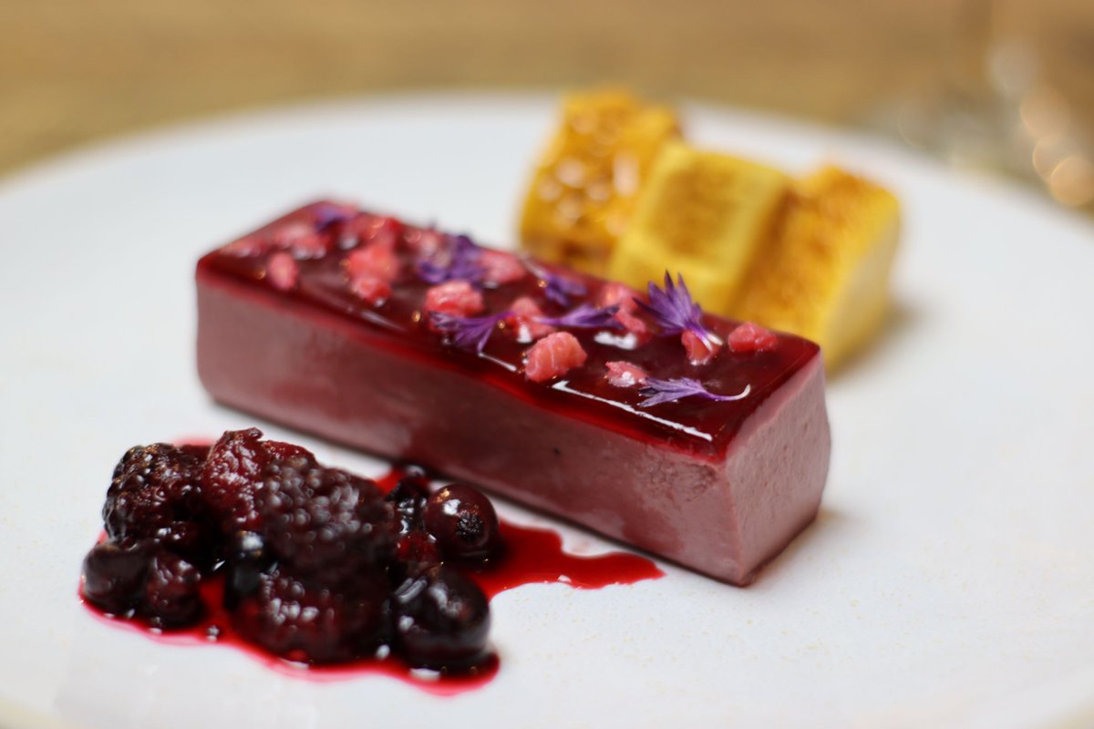 Cherry panna cotta with cherry compote and honeycomb. Oh my!  loom.ly/pN3K0h0 #ExpectExtraordinary #GreatBritishInns