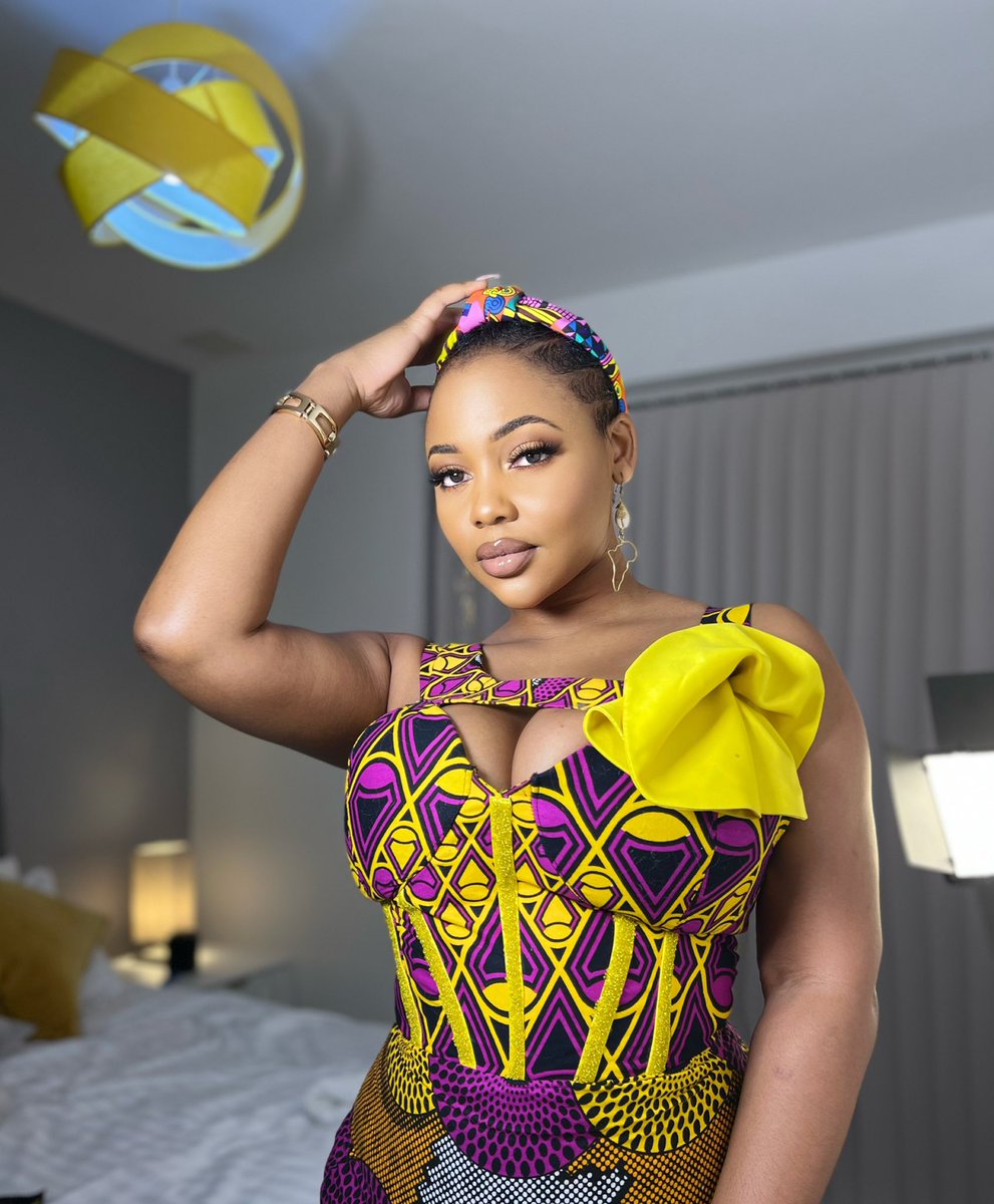 Cleo_icequeen's tweet photo. I had the privilege of being invited to the @1Xtra private screening of #BlackPantherWakandaForever
Thank you @djedu and @Elaka .
Proudly rocking my Zambian 🇿🇲 chitenge outfit by #house_of_vo 🤩
Makeup by me 🫠
What a great movie! who else is excited to see this amazing film? https://t.co/zGZyNfH5zA