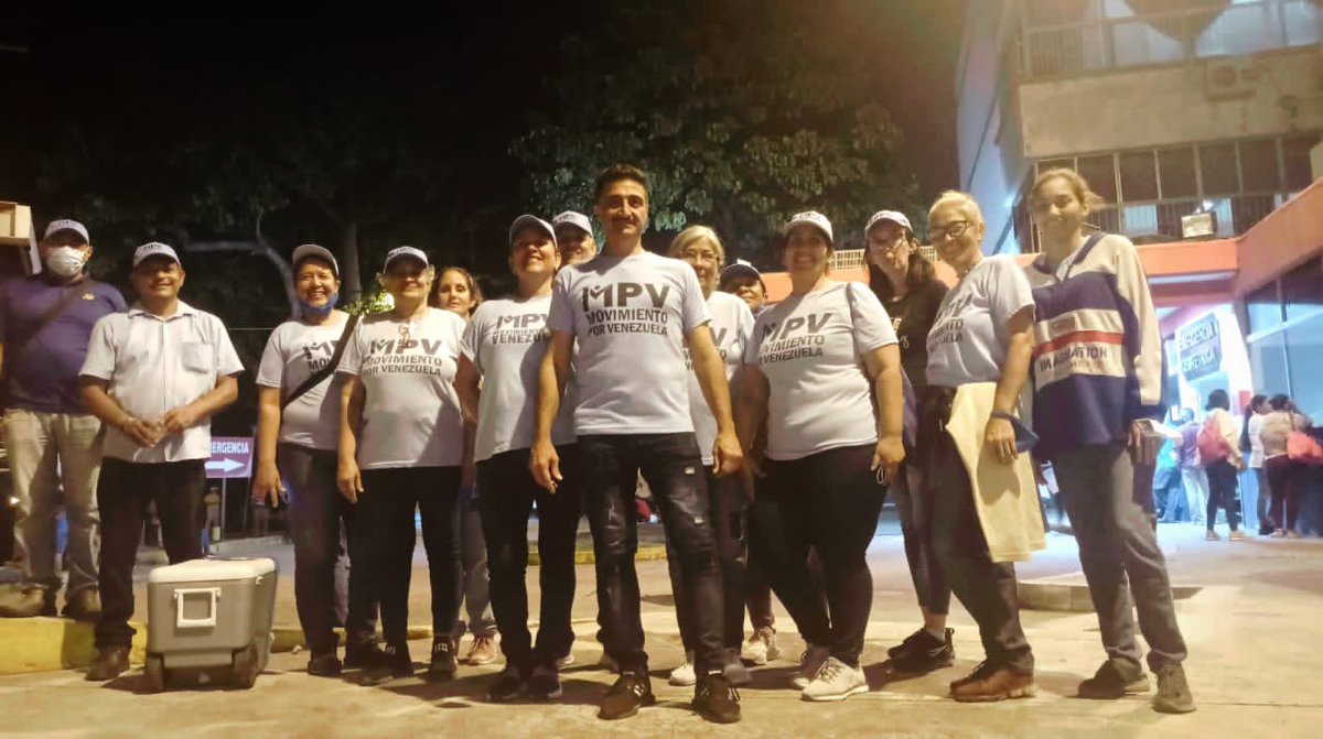 KamalAbukair's tweet photo. #08Nov22 .! El equipo MPV San Felipe en Jornada Social una #ManoBendecida , un arepazo a los familiares de los pacientes recluidos en el Hospital Central Y Maternidad de San Felipe .!! @mpvyaracuy @MPV_Nacional https://t.co/Joa7qJ3BGU