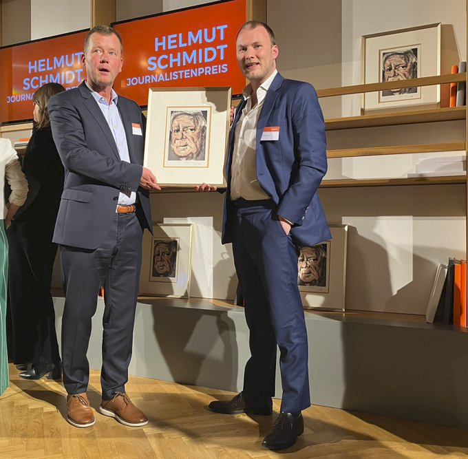 Den 1. Preis des von der <a href="/ING_Deutschland/">ING Deutschland</a> verliehenen renomierten Preises haben @pahblau + <a href="/sphbgnr/">Sophia Hertzberg</a> für ihre Serie zu Gründerinnen und Gründern in Afrika bekommen, veröffentlicht in der <a href="/brandeins/">brand eins</a>