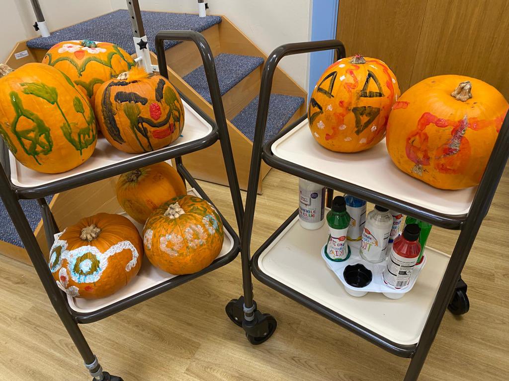 Wanted to share the brilliant idea of the Therapists on Horizon @scft to get patients involved with Halloween last week! Patients loved it and some great/scary artwork created! #ahps #creative #patientengagement @holliejp @AndyVincentAHP @scft_ahp @SallyThinks @HannahtweetsOT