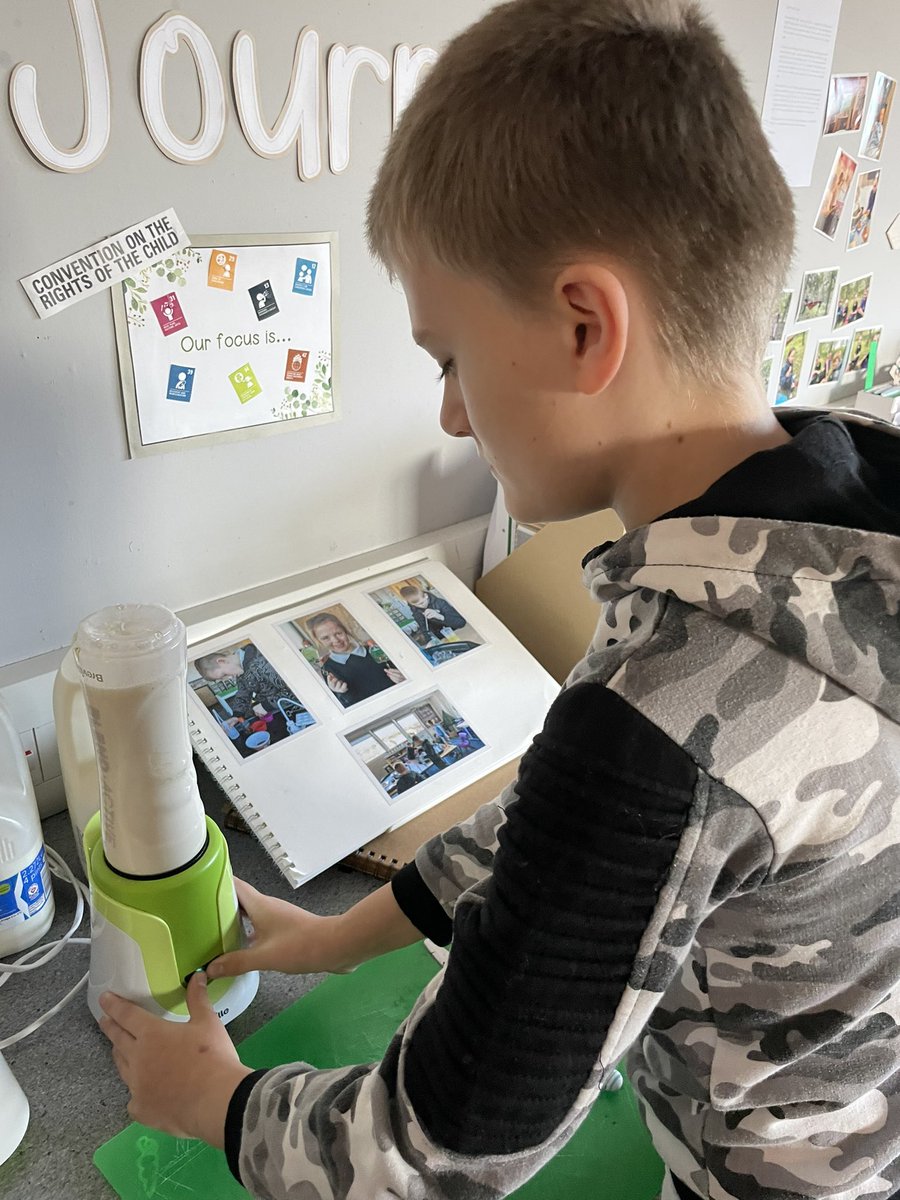 BoghallPSch's tweet photo. “Ooooh this tastes so good!”
Cucumber Club🥒have been creating their own smoothies this morning, 1st we had to go to @coopuk with our shopping list, then we chose which fruit we would like & added them to the bottles before whizzing them in the blenders!💜@WL_Equity @WlhwbChamps https://t.co/pn6dfCZbQ9