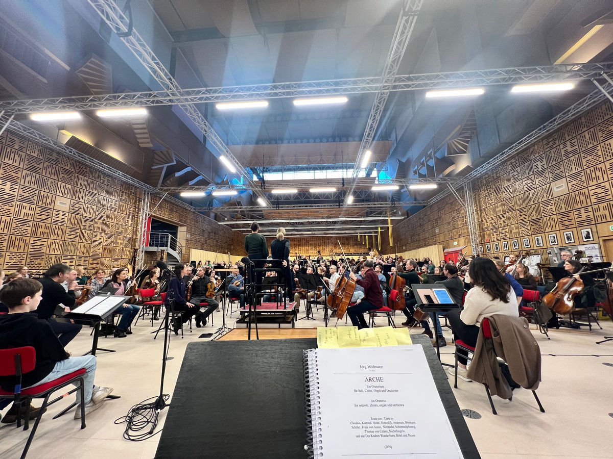 Chloe Rooke (@conductingchloe) on Twitter photo Mesmerising day in Hilversum bringing together over 250 musicians - soloists, orchestra and three choirs - to work on Jörg Widmann’s epic ARCHE. Utterly compelling to see @kcanellakis and <a href="/radiofilhorkest/">Radio Filharmonisch Orkest</a> at work, with <a href="/grootomroepkoor/">Groot Omroepkoor</a> and Hungarian National Choir 🤩 Mesmerising day in Hilversum bringing together over 250 musicians - soloists, orchestra and three choirs - to work on Jörg Widmann’s epic ARCHE. Utterly compelling to see @kcanellakis and <a href="/radiofilhorkest/">Radio Filharmonisch Orkest</a> at work, with <a href="/grootomroepkoor/">Groot Omroepkoor</a> and Hungarian National Choir 🤩