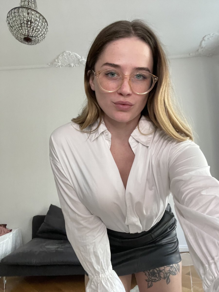 _kathy_williams's tweet photo. when you know that thanks to your outfit you will definitely get the promotion today

how I will thank my boss afterwards: https://t.co/HBykyhnMRB 😁 https://t.co/QtRml6q4wI