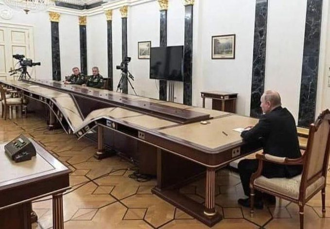 tomiahonen's tweet photo. Meanwhile, in Vladimir Putin's glorious 3 day war, now into its 9th month: ANOTHER DEFEAT
Russia retreats from largest city yet! One it had occupied in February
Battle of Kherson is won by Ukraine!
#SlavaUkraini #HeroiamSlava
#CzarLilliPutni #LilliPutin #VladimirTheTable https://t.co/UHdYI3wNli