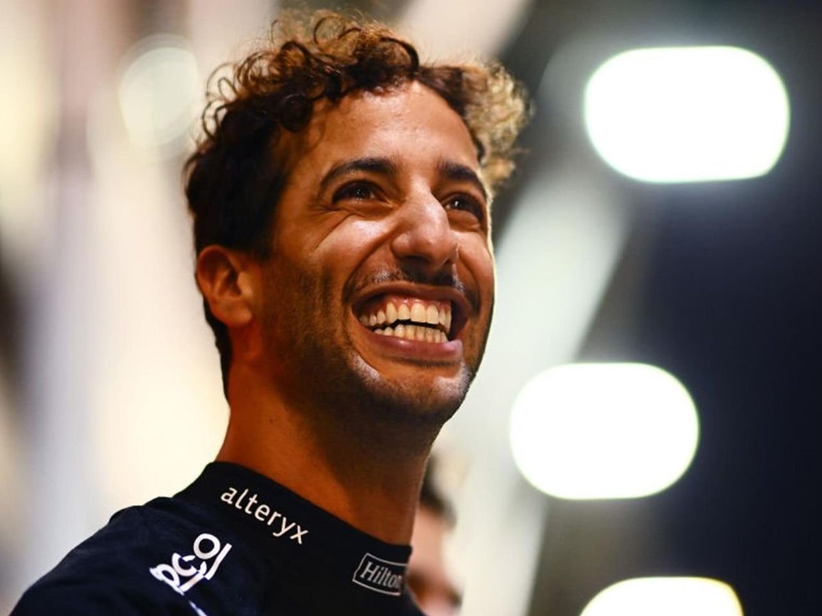 OffTracteur's tweet photo. 🔴 Toto Wolff réagit aux envies de Daniel Ricciardo de rejoindre Mercedes comme 3e pilote.

🎙️"il suffit pas d'avoir juste un beau sourire pour piloter chez nous, on est pas Mclaren."

#BrazilGP🇧🇷 | #F1 https://t.co/z8Jsar1kvO