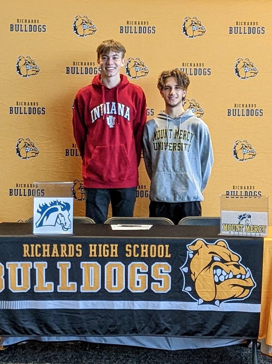 RichardsXctf's tweet photo. Great day for Richards XCTF! Owen Forberg (2 time all-stater) signed with Indiana University and Josh Smith (State qualifier) signed with Mount Mercy University! We can’t wait to see what these two can do at the next level! https://t.co/gEh5SYqCcI