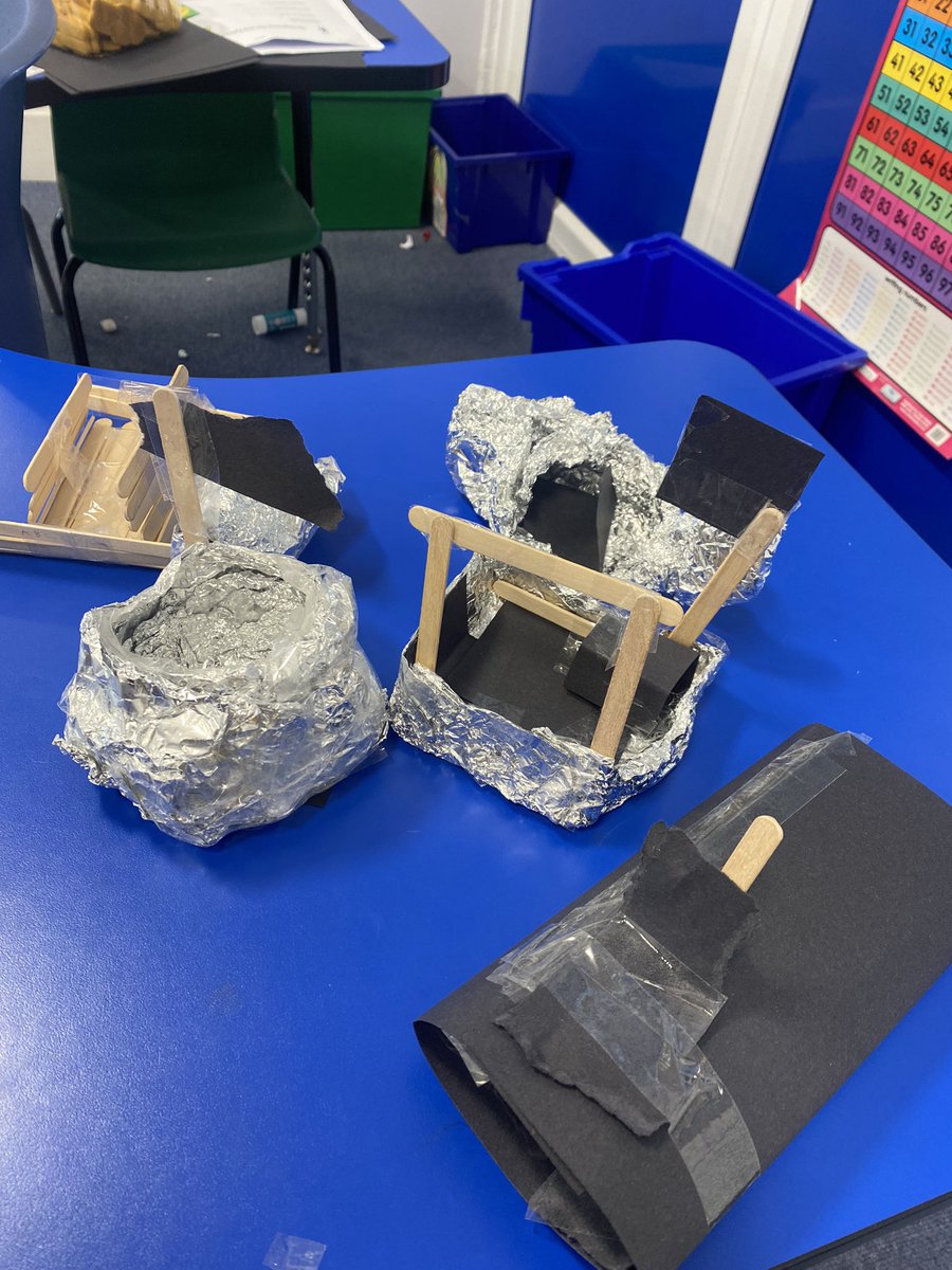 Had a fantastic day teaching yr 2 about properties of material. We put our knowledge to the test and made boats to help the Gingerbread Man cross the river! 🤩