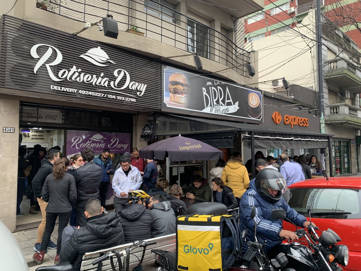 LauMafud's tweet photo. En unas semanas, la hamburguesería argentina @labirrabarok, que está en el top5 de las mejores del mundo, cortará cintas en Madrid, cerca de la Puerta del Sol. Será el primero de los 5 locales que proyecta para los próximos 6 meses en la capital española.
https://t.co/WxBXJZhS0y https://t.co/x0ptmQfUkH