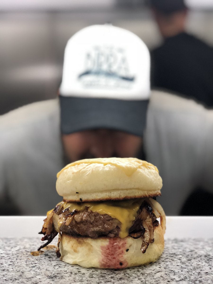 LauMafud's tweet photo. En unas semanas, la hamburguesería argentina @labirrabarok, que está en el top5 de las mejores del mundo, cortará cintas en Madrid, cerca de la Puerta del Sol. Será el primero de los 5 locales que proyecta para los próximos 6 meses en la capital española.
https://t.co/WxBXJZhS0y https://t.co/x0ptmQfUkH
