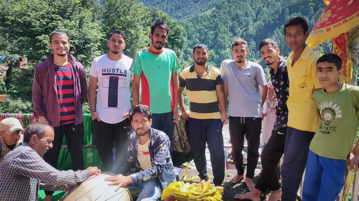 upendranegi13's tweet photo. उलझनों की बीच
लापता हैं जिंदगी" https://t.co/Wuvr7jZWF3