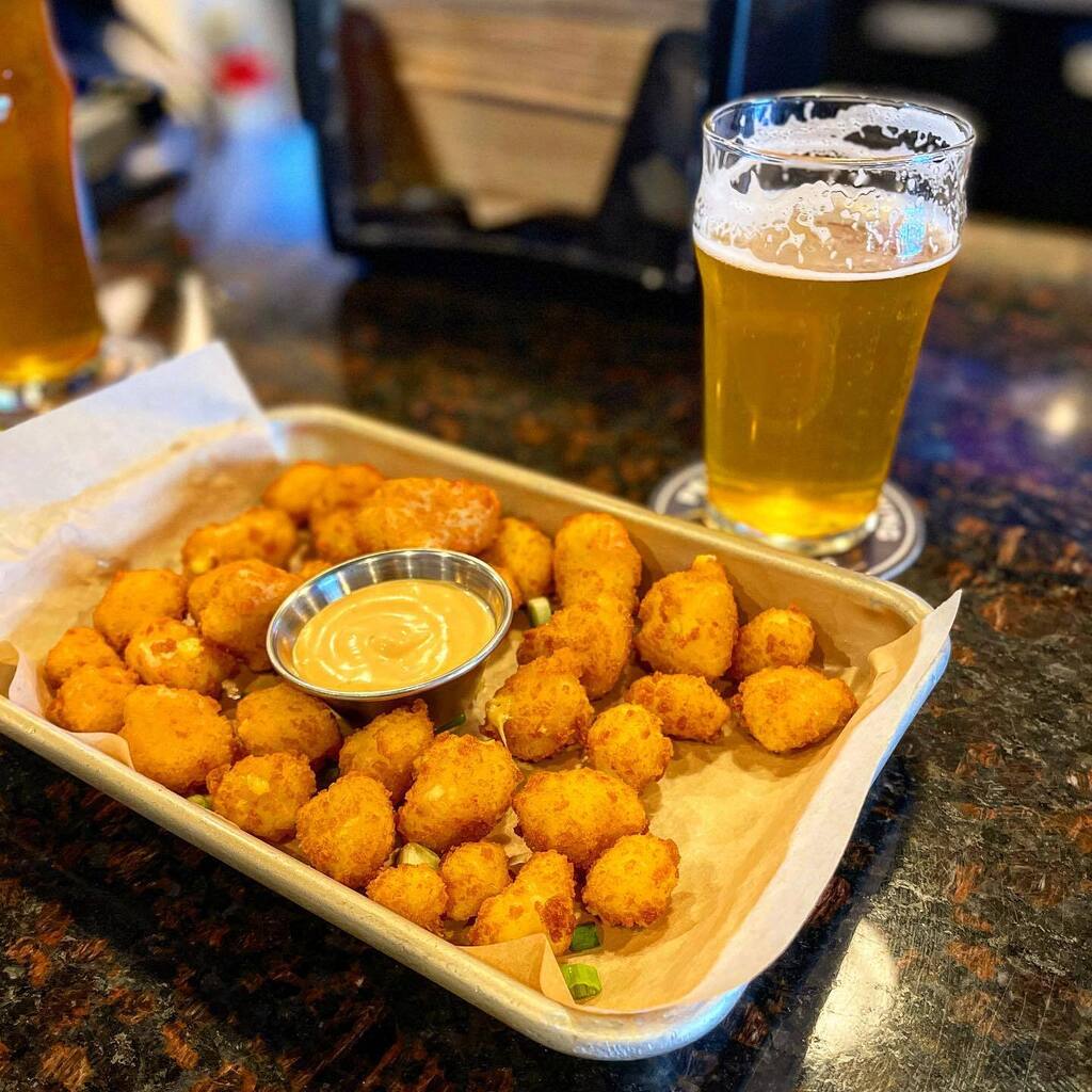 beernomads's tweet photo. @pelicanbrewing is such a powerhouse brewery, it often surprises people to find out they’re based on the North Oregon Coast. 

It’s no surprise to the locals because they have taprooms all over the area now.  We swung into the Tillamook taproom for a couple beers and some ch… https://t.co/VVTVbTVRdc