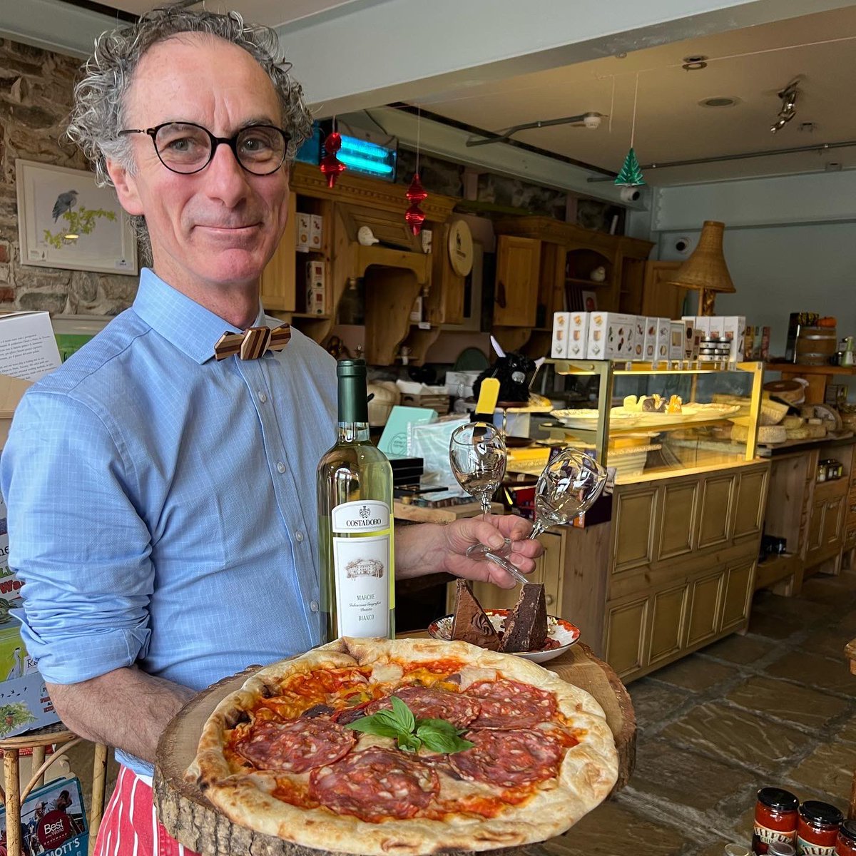 Notions 😆

Pavilion Sourdough Pizza, bottle of Italian Costadoro &amp; Brownie - evening sorted 🍕

#thebluegoatramelton #midweekspecial