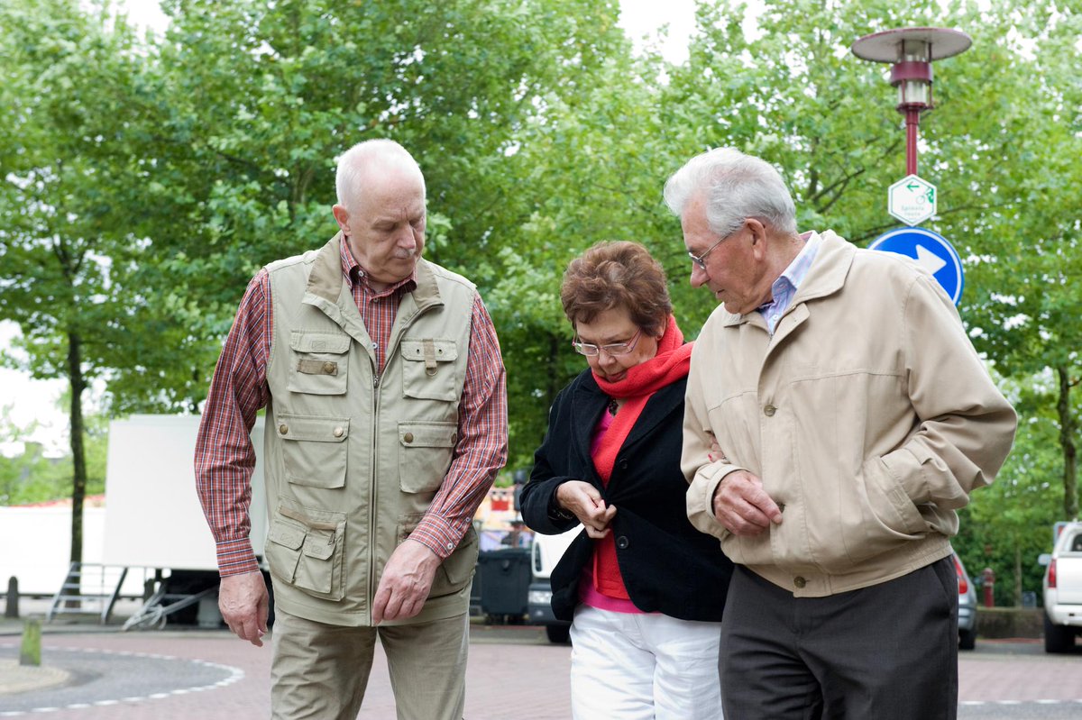 Webinar 'Signaleren en motiveren van ouderen met een verhoogd valrisico in het #sociaal_domein' op 1/11 <a href="/VeiligheidNL/">VeiligheidNL</a> en RIVM gemist? Kijk terug > loketgezondleven.nl/advies-onderst… En hoor hoe professionals in sociaal domein kunnen bijdragen. 
#beleidsmaker #beleidsadviseur #gemeente #ggd