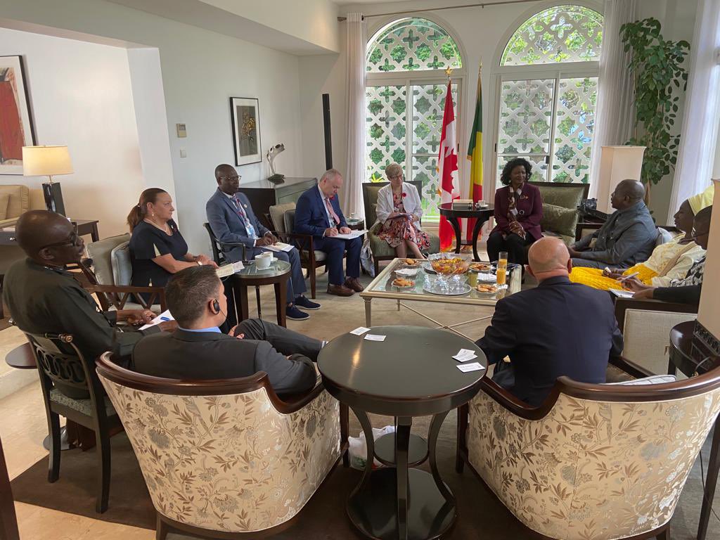 AmbCanSenegal's tweet photo. La délégation de la CAAF a également rencontré des experts régionaux et des représentants de la société civile sénégalaise pour parler des valeurs communes au 🇨🇦 et 🇸🇳 : démocratie, participation électorale, droits humains et droits des femmes
@DiplomatieParl #CanadaSenegal60 https://t.co/S19LMZUl1m