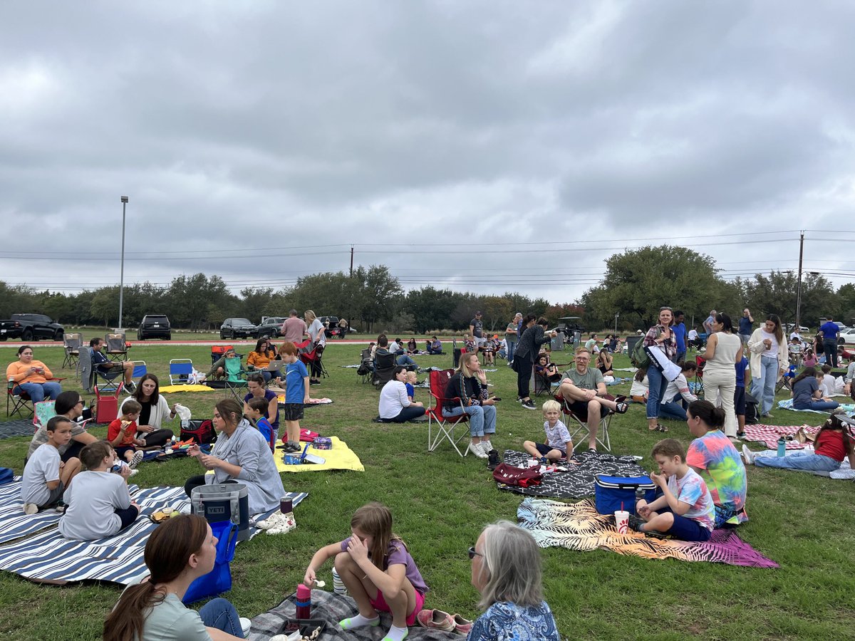 Thanksgiving Picnic is in full swing!