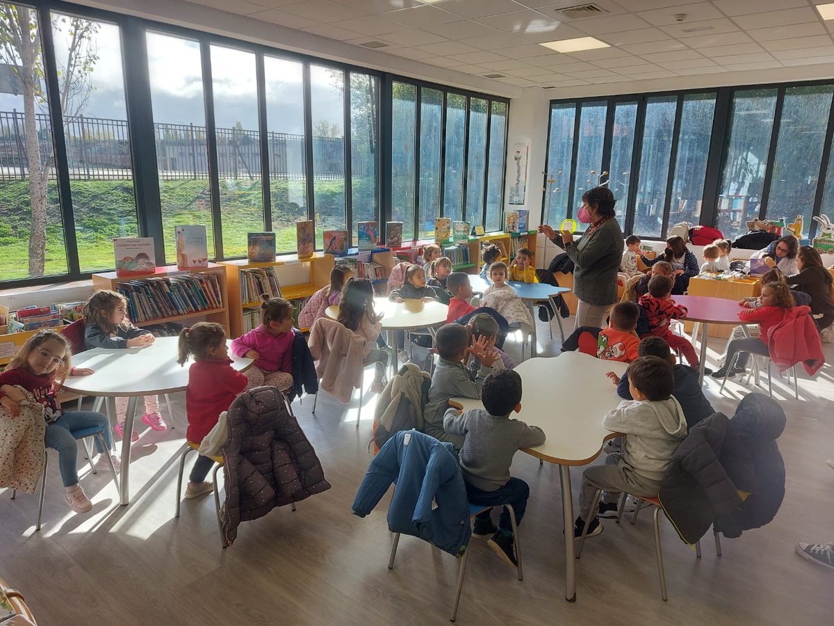 CMIGUELHERNNDE1's tweet photo. INFANTIL 3 AÑOS: Hoy, los más pequeños del cole han visitado la Biblioteca municipal de Santa Marta y han solicitado su carnet de lectura. Fomentando la animación a la lectura desde pequeñitos conseguiremos grandes lectores. https://t.co/iyUT9fkGl7