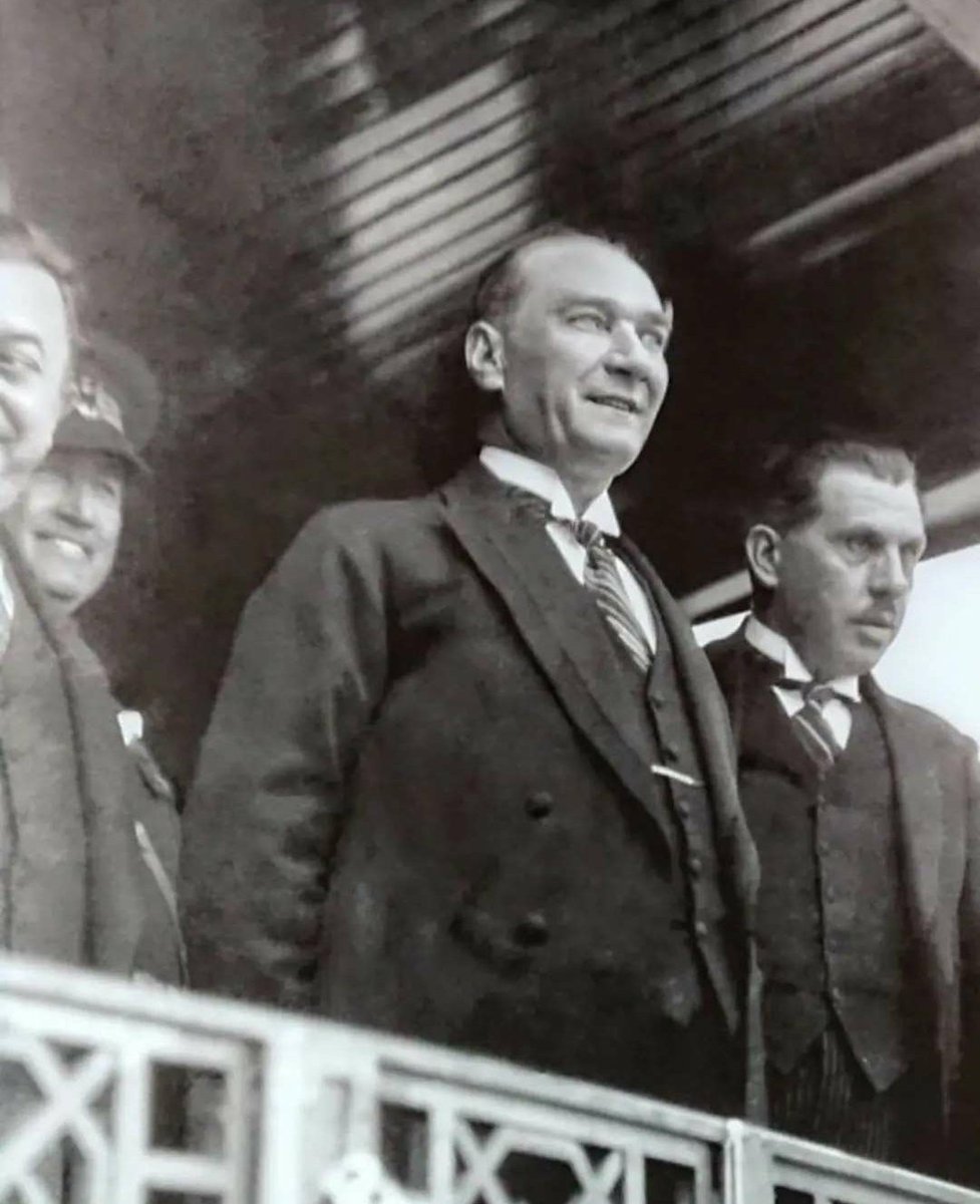 "Elbet bir gün beni unutturmaya çalışanlar olacaktır ama Türk gençliği buna izin vermeyecektir." 🇹🇷
- Gazi Mustafa Kemal Atatürk 

#10kasım