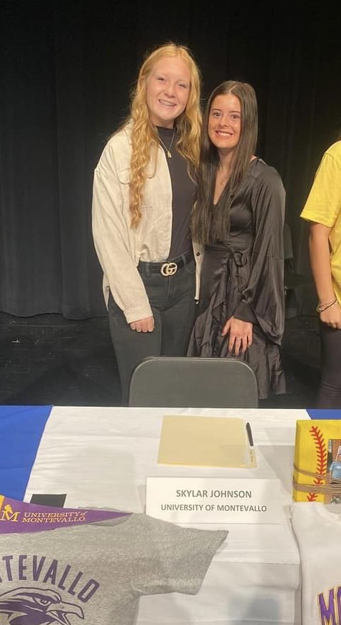 NicholsonHenley's tweet photo. CONGRATULATIONS to my teammates!!💜🧡 so proud of y’all!! @skylarjohnson_ @HudsonCloe https://t.co/lxdtf5WKCm