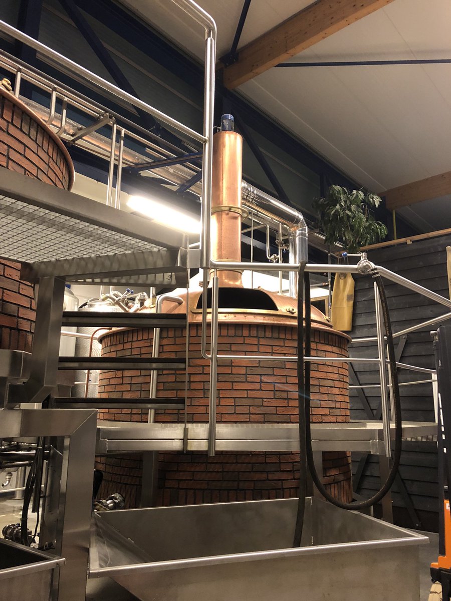 marco29dec71's tweet photo. @huntress19 @markbrouwer2010 #Tesselaar familiebrouwerij, mogen proeven van het aanstaande veteranenbier Grombaard goudgele en zeer toegankelijke blond bier. Fantastische ervaring met Maurice als charismatisch gids. Prachtig bedrijf, mooie mensen en waardering wat jullie doen voor de veteranen van @defensie! https://t.co/6GcXArd101
