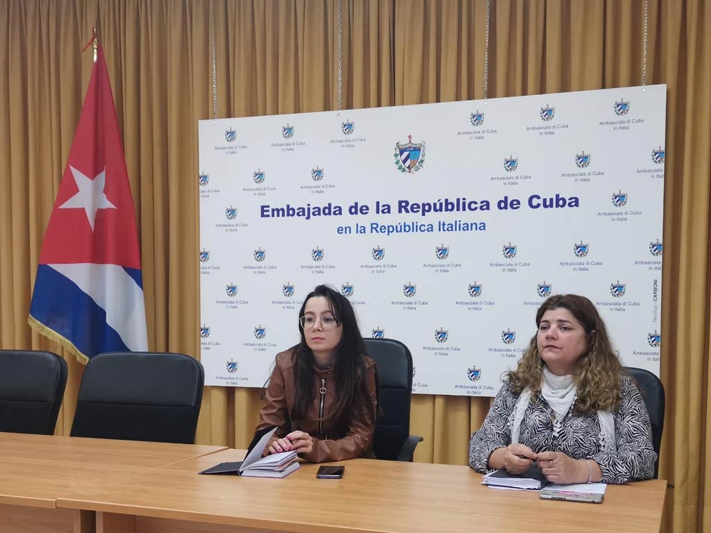 La Embajada de #Cuba en #Italia convocó hoy en un encuentro virtual a creadores y empresarios de este país a participar en la XXIV Feria Internacional de Artesanía #Fiart2022, que se efectuará del 10 al 20 de diciembre. #CubaViveYTrabaja