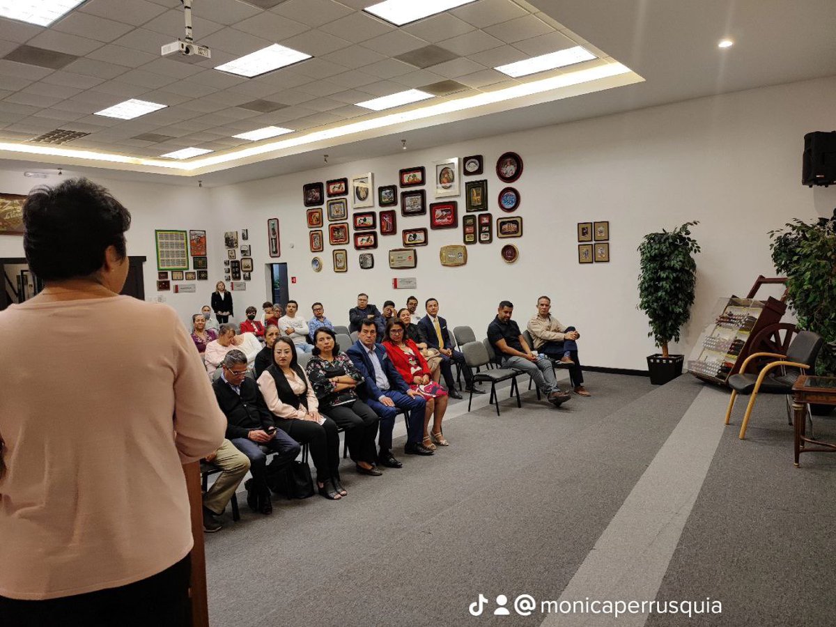 CEPACIQ_SPPC's tweet photo. El día de ayer se presentó la 5ta edición de la Revista de las Asociaciones Civiles en Querétaro. El director del #CEPACIQ asistió al evento reafirmando el compromiso de Fomentar el trabajo con las #OSC https://t.co/WHCGwNV9Gz