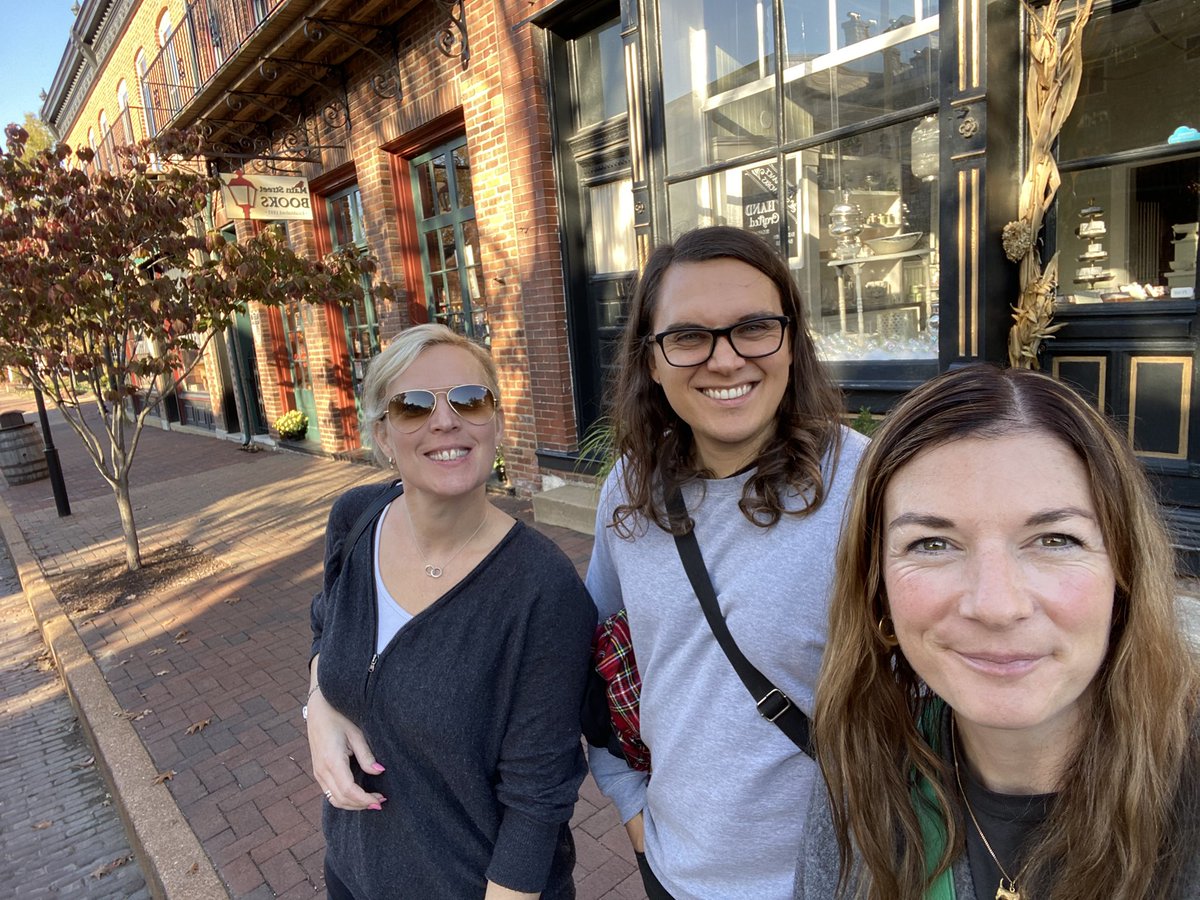 Fun times with these brilliant humans 💕🇺🇸🥮
@LauraKerbey 
@FidgetyF_cker