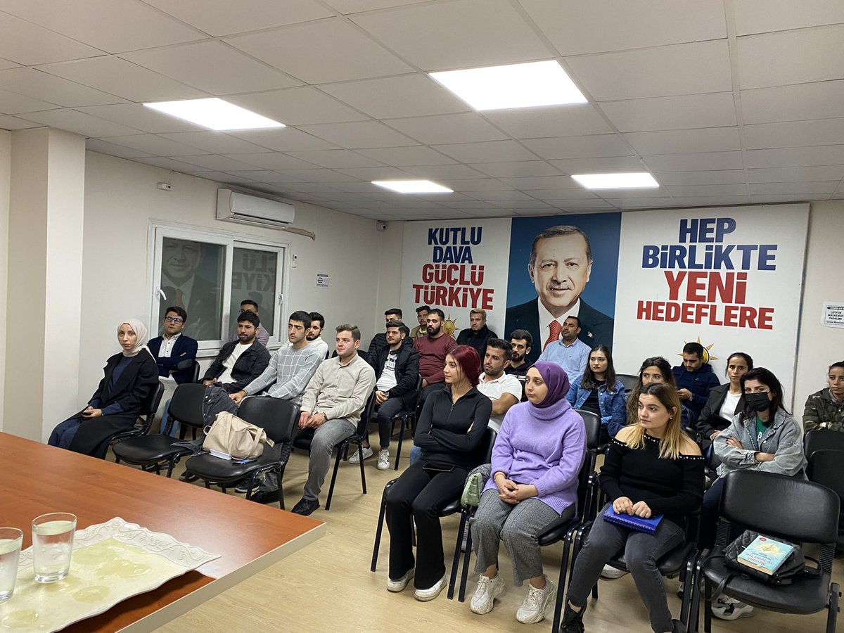 İl Gençlik Kolları Teşkilat Başkanımız Fikret Koray Savaş, AR-GE ve Eğitiim Birim Başkanımız Mehmet Zeybek Tarsus İlçe Gençlik Kolları Toplantısına katılarak önümüzde ki süreçte yapılacak programlar için istişare de bulundular. Misafirperverliklerinden dolayı Rıdvan Apapbak +