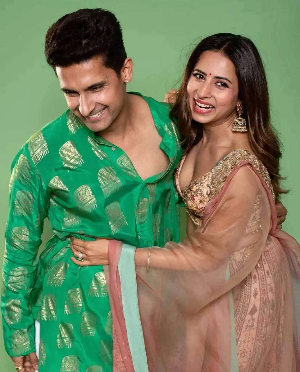_ramilapatel's tweet photo. @_ravidubey @sargun_mehta Our Adorable SaRavi!! The power couple #SaRavi #sargunmehta #RaviDubey #bestactor #kingoftelevision #kingofexpressions #RaviDubeyRules #kingofhearts #jamairaja #kkk8 #colorstv #saravi #ravidubeyrockstar #RaviDubeyBestActor https://t.co/eYZofzCNtZ