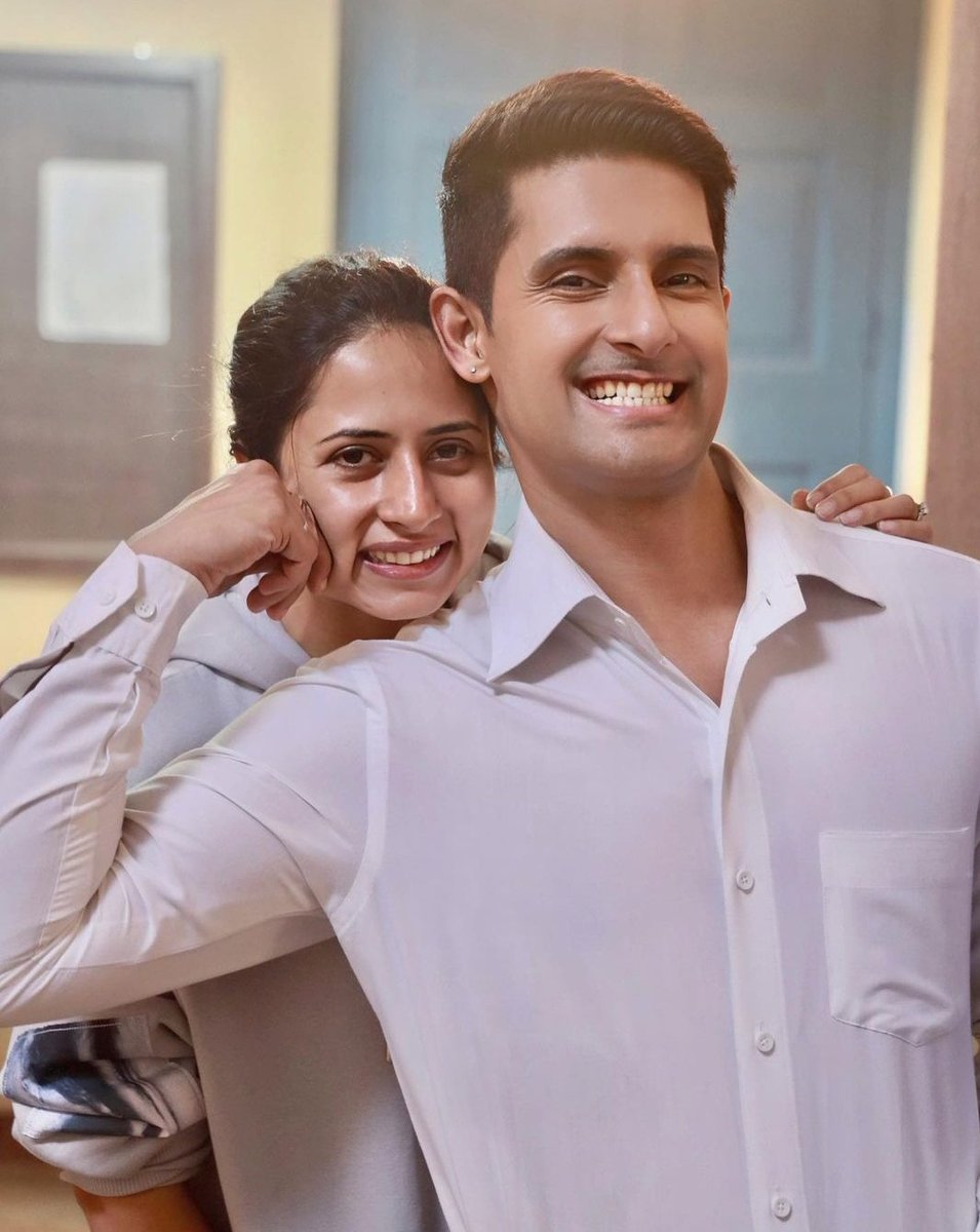_ramilapatel's tweet photo. @_ravidubey @sargun_mehta Our Adorable SaRavi!! The power couple #SaRavi #sargunmehta #RaviDubey #bestactor #kingoftelevision #kingofexpressions #RaviDubeyRules #kingofhearts #jamairaja #kkk8 #colorstv #saravi #ravidubeyrockstar #RaviDubeyBestActor https://t.co/ofMK7TcNNm