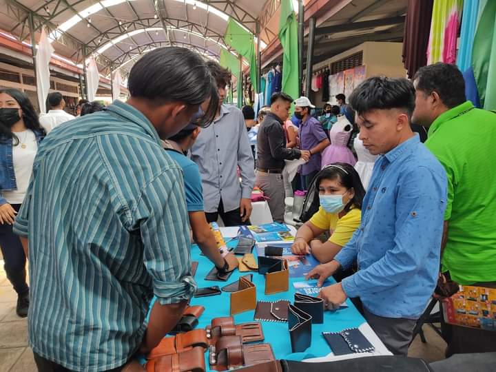 Juliocdo2021's tweet photo. 📌En el Mercado de Artesanías de la Ciudad de las Flores #Masaya, se desarrolla en Festival Departamental, donde estudiantes y servidores públicos de los 2 Centros Tecnológicos de Masaya presentan su oferta formativa para el año 2023.
#UnidosVencemosVenceremos 
#Nicaragua https://t.co/21510Gr1lt