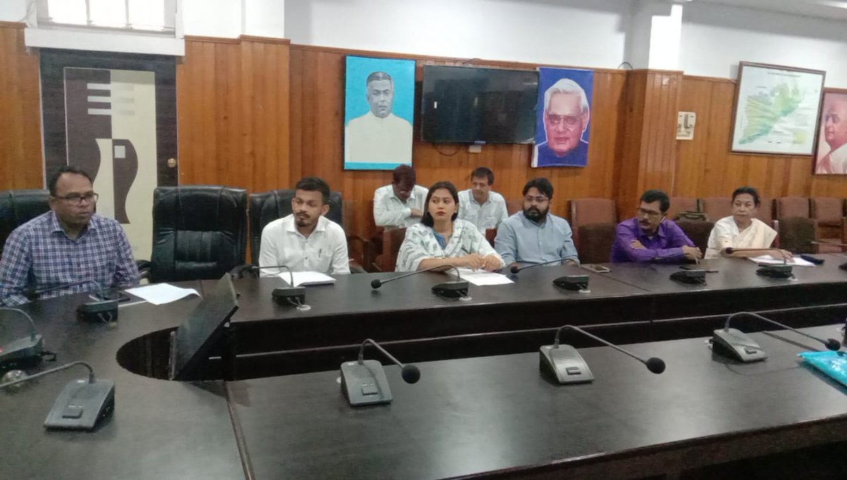 DarrangDc's tweet photo. Publication of Draft Photo Electoral Roll under Special Summary Revision,2023 with 1.1.23 as cut off date by District Election Officer,Mangaldoi in the presence of EROs, AEROs , representatives of political parties and media today. 
#ElectionCommissionOfIndia #SummaryRevision https://t.co/1zCFGntP7a