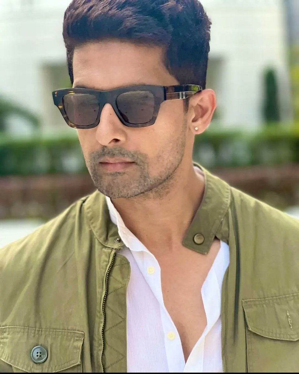_ramilapatel's tweet photo. @_ravidubey Our Superstar Ravi Dubey😙♥♥ #RaviDubey #bestactor #kingoftelevision #kingofexpressions #RaviDubeyRules #kingofhearts #jamairaja #kkk8 #colorstv #saravi #ravidubeyrockstar #RaviDubeyBestActor @sargun_mehta #RaviDubeyTVKing #RisingStar2 #RaviDubeyBestHost https://t.co/oUPsToKrrR