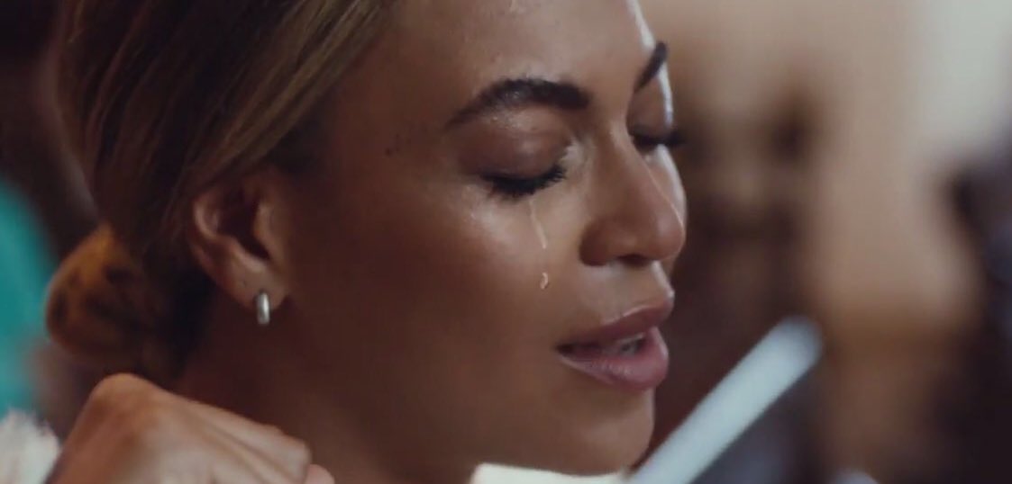 dingcalypse's tweet image. RENAISSANCE is predicted to exit the top 10 of the Billboard 200 this week, after a mere 946,000 units sold. 🙁 For comparison, @Adele’s 30 exited in the same timeframe but sold 2,123,000 units.

Oh Adele, your enemies will defeat themselves before you get the chance to swing.